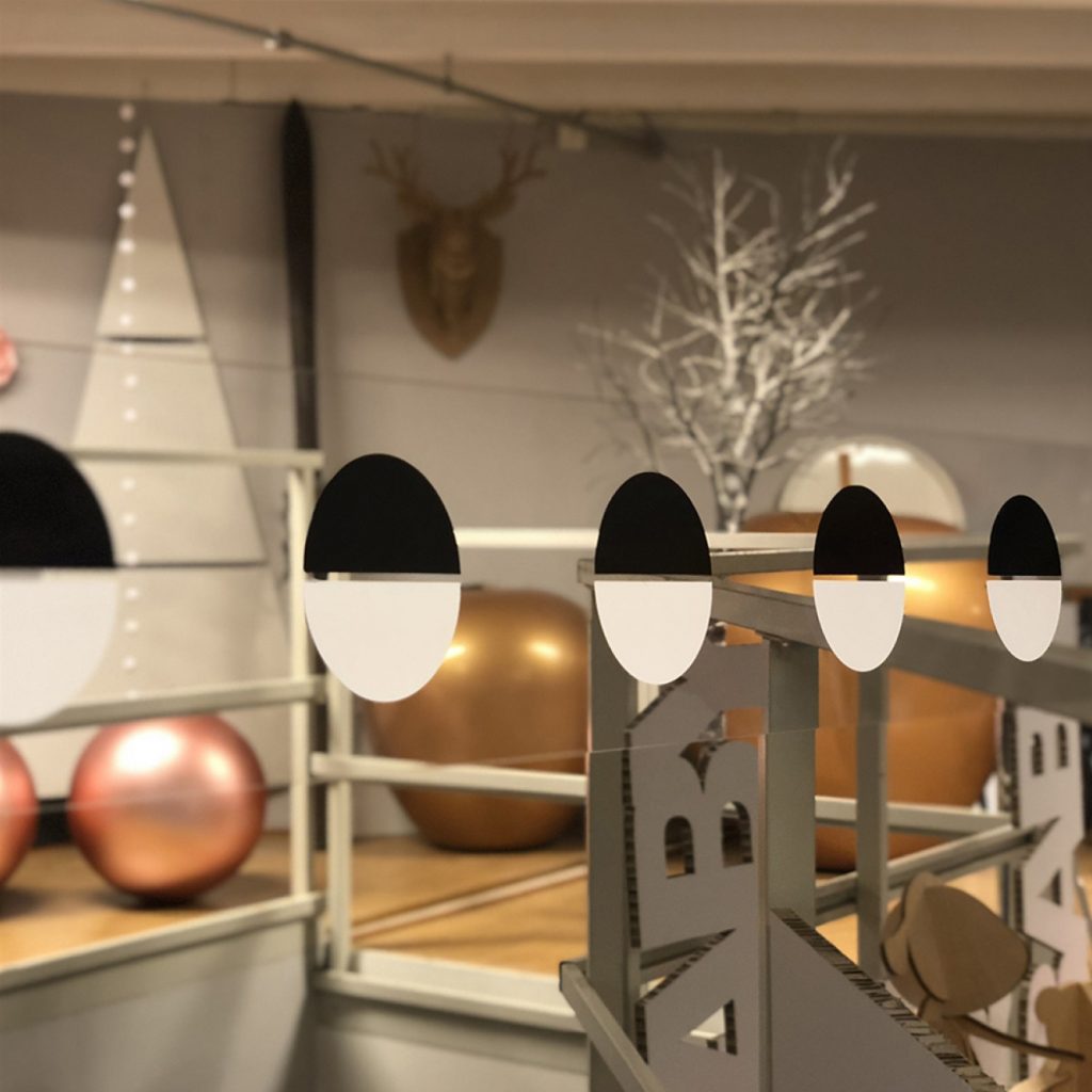 Kontrastmarkering med svartvita cirklar.