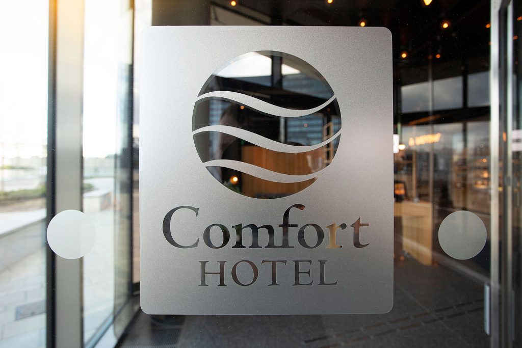 Comfort hotell kontrastmarkering i Arlanda.